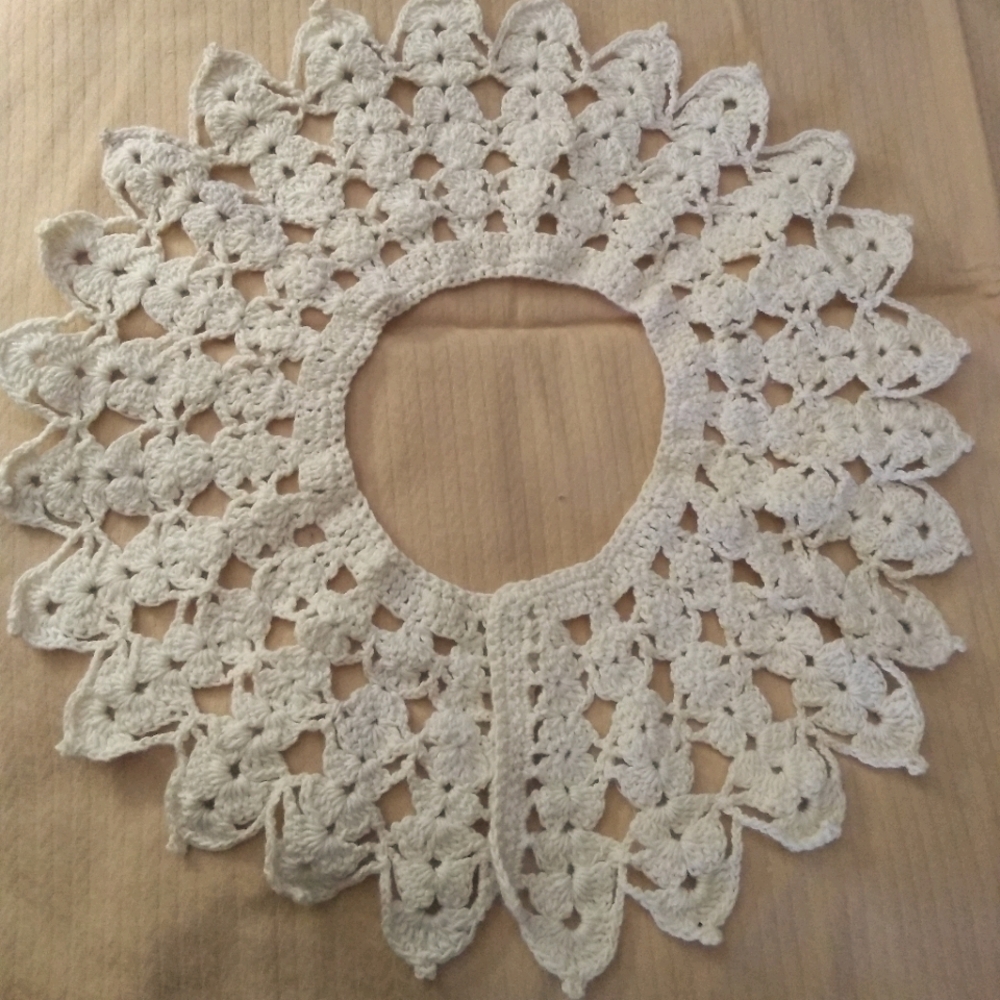 Vintage hand-crocheted collar. 16.75 inch neck.